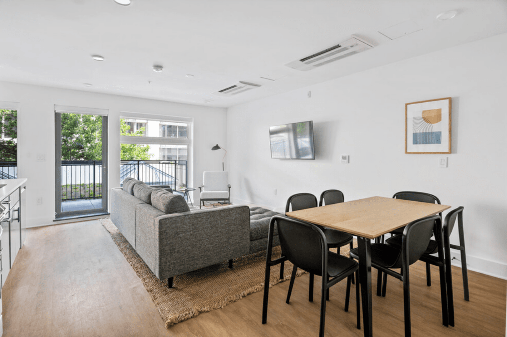 Washington Apartment: 1126 9th St NW