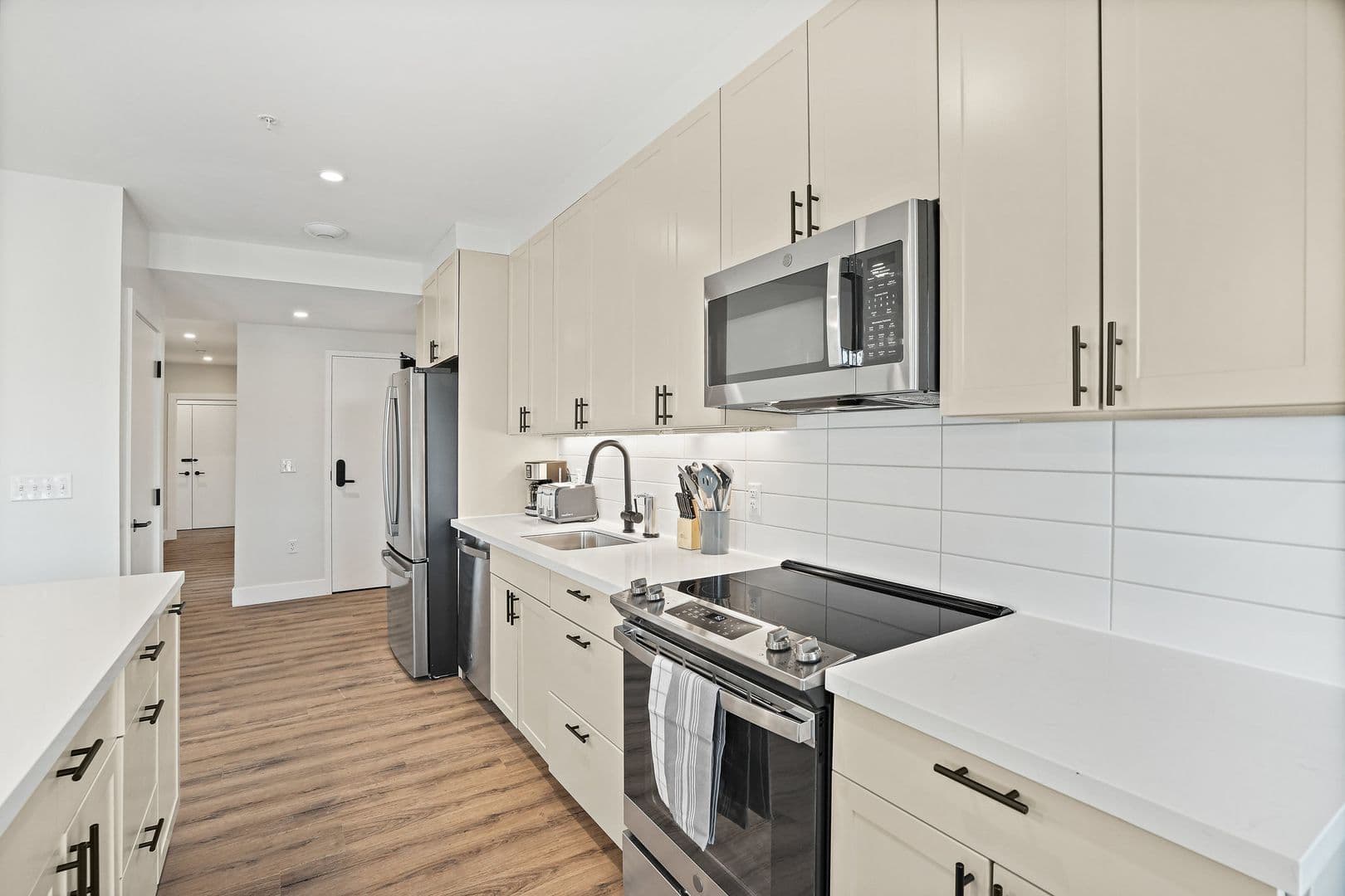 Washington Apartment: 225 Vine St NW