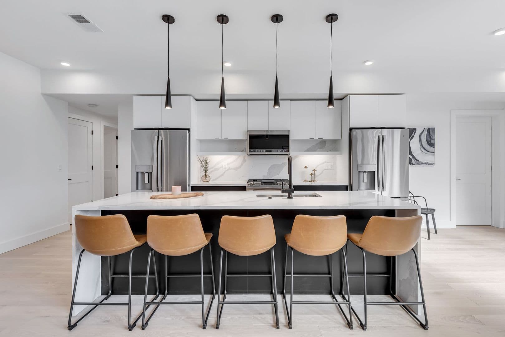 Washington Apartment: 331 15th St NE