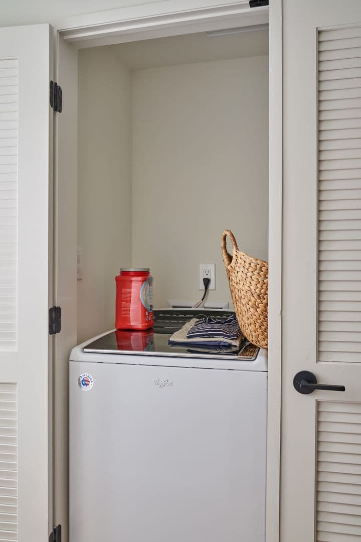 Washington Apartment: 3431 13th St NW