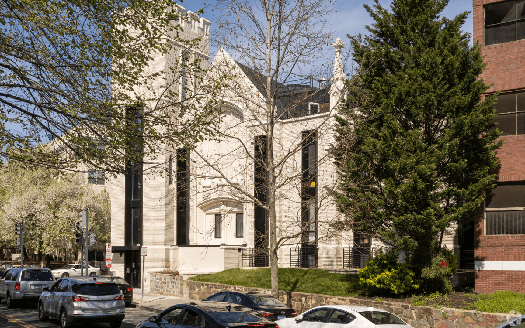 Washington Apartment: 3431 13th St NW