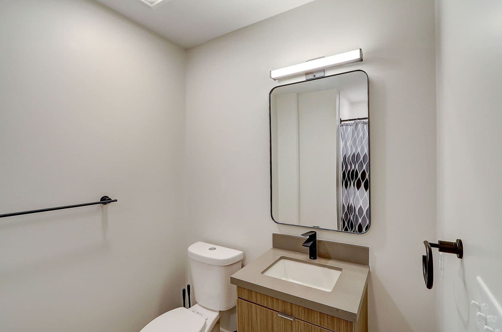 Washington Apartment: 225 Vine St NW