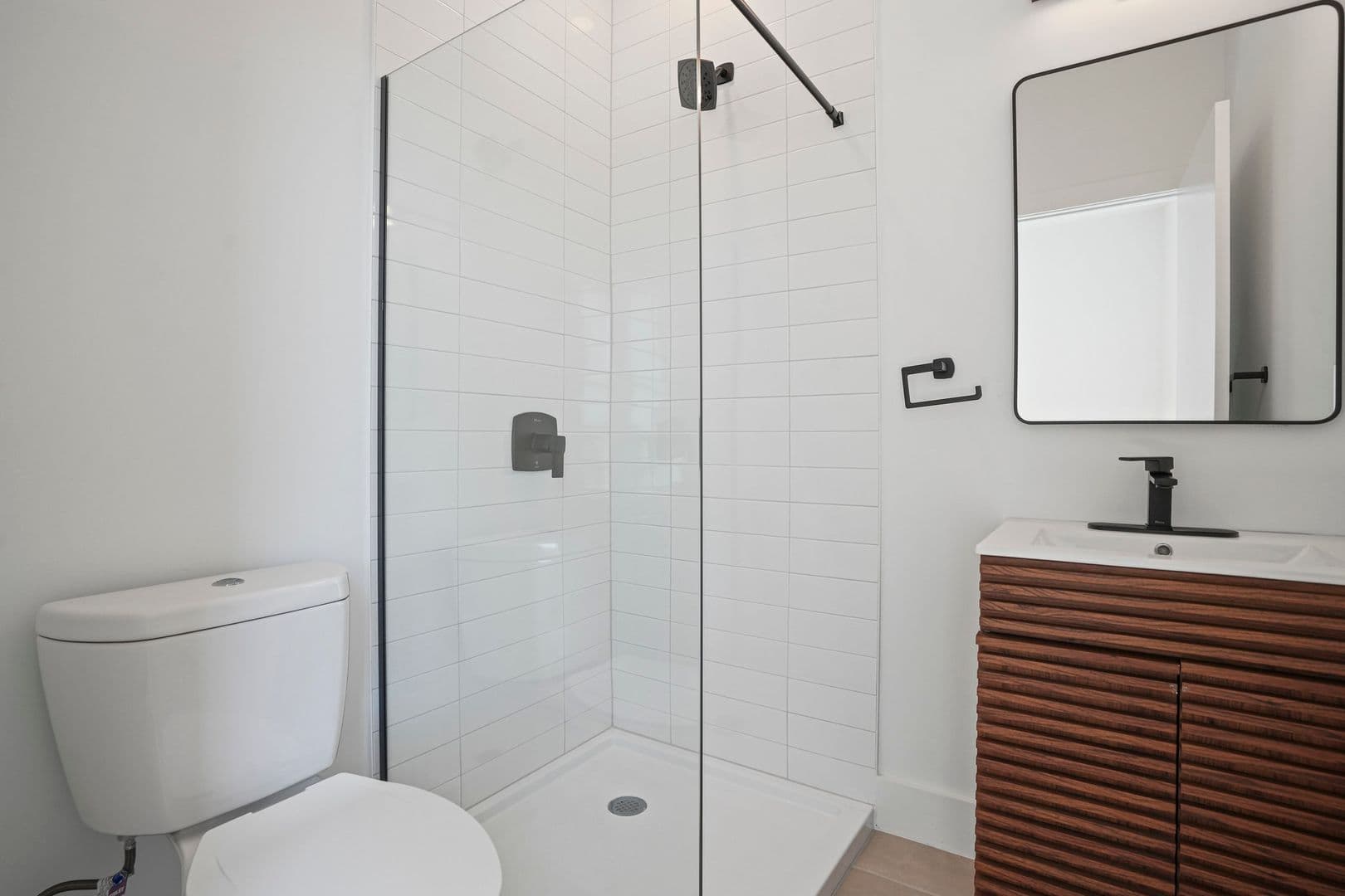 Washington Apartment: 1036 Newton St NE