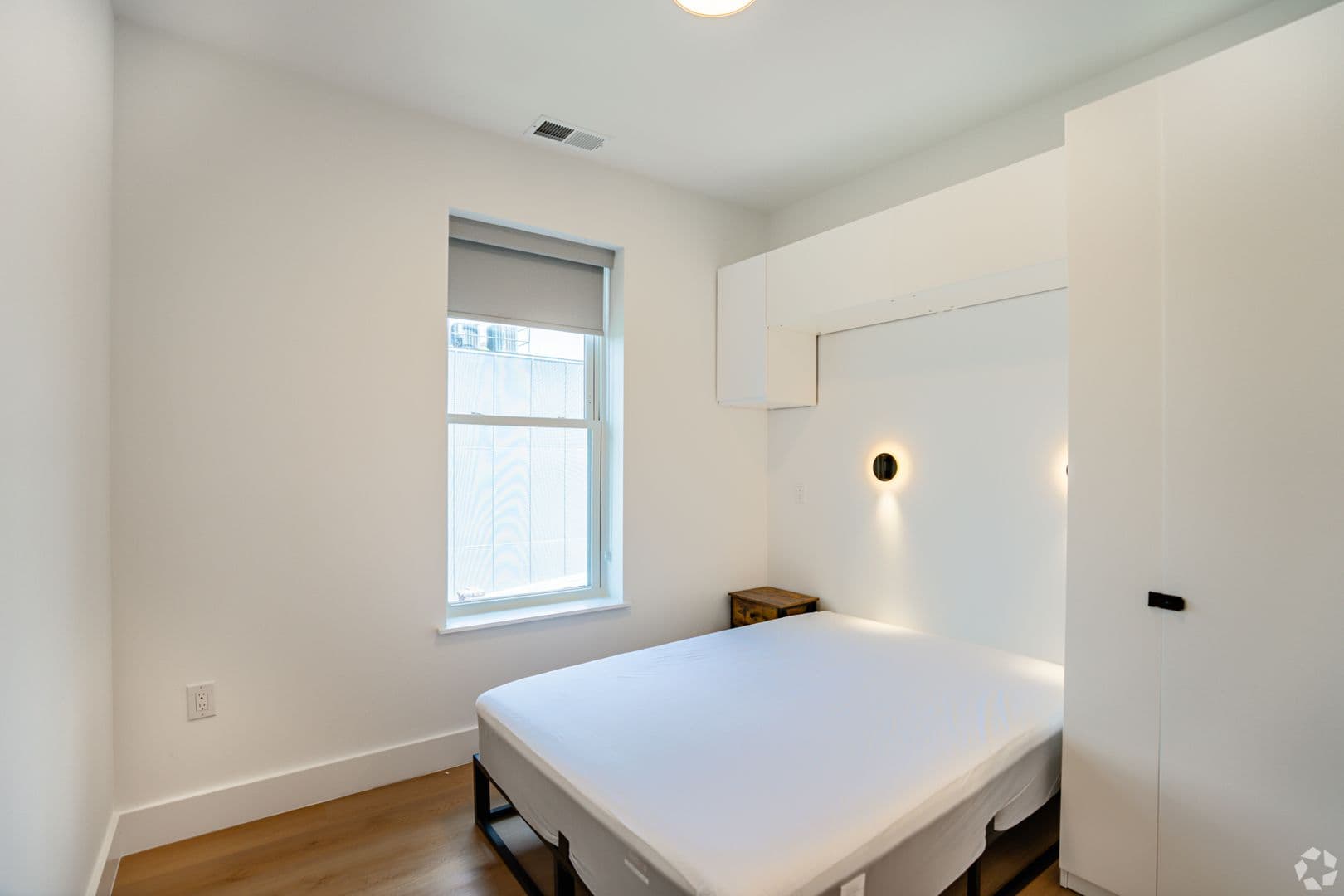 Washington Apartment: 1036 Newton St NE