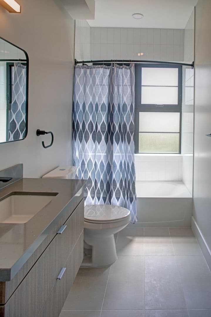 Washington Apartment: 225 Vine St NW