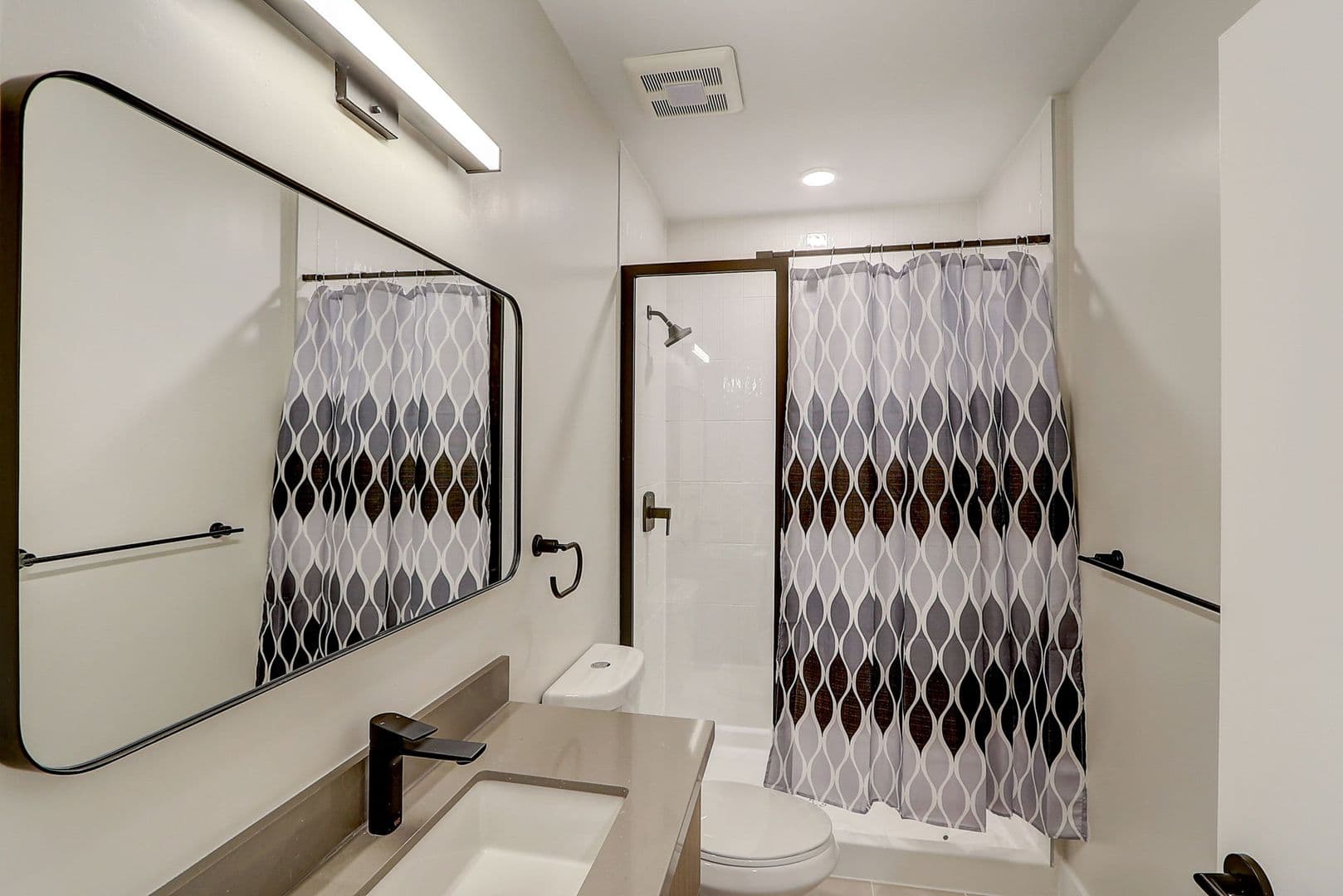 Washington Apartment: 225 Vine St NW