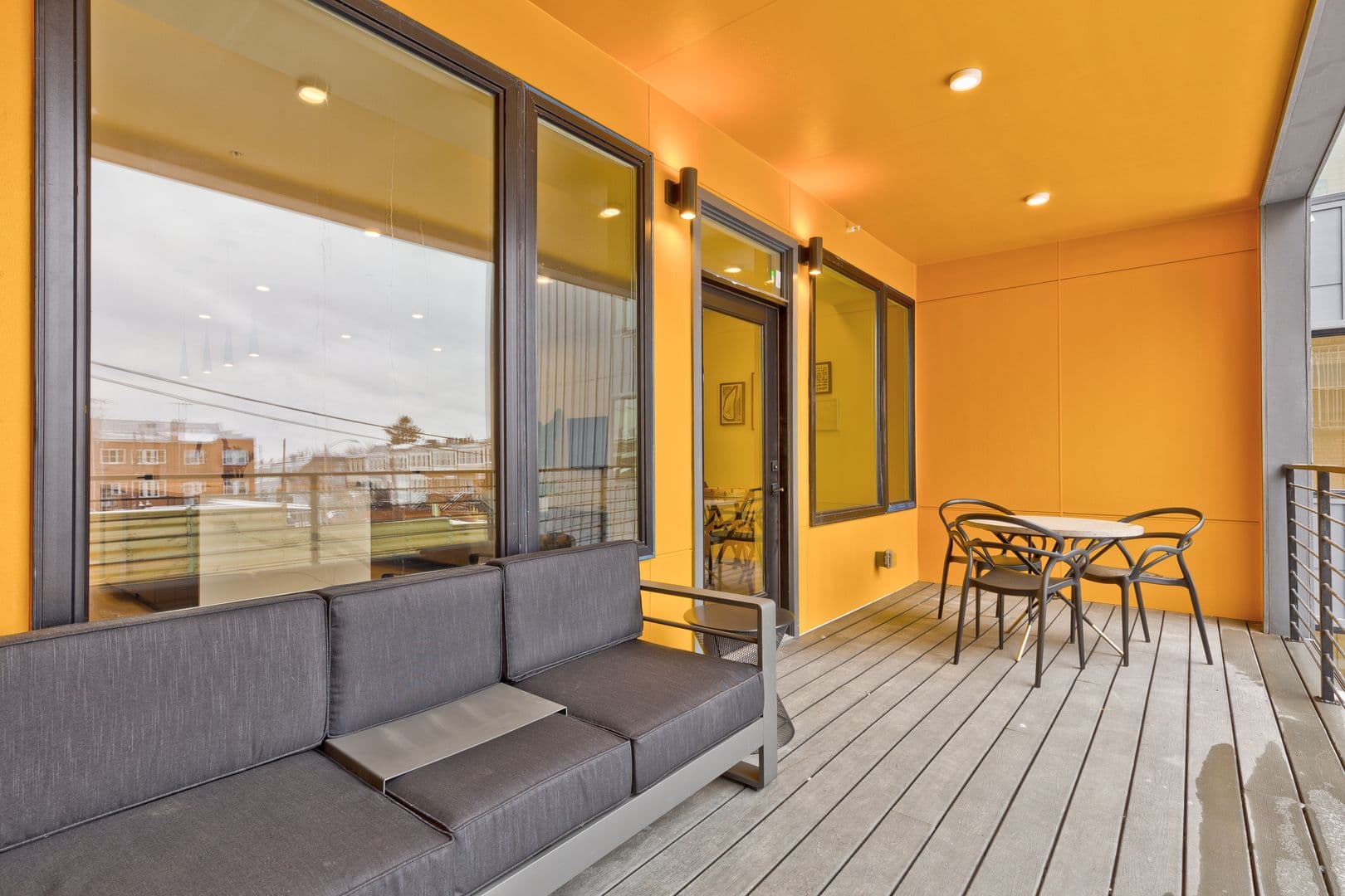 Washington Apartment: 331 15th St NE