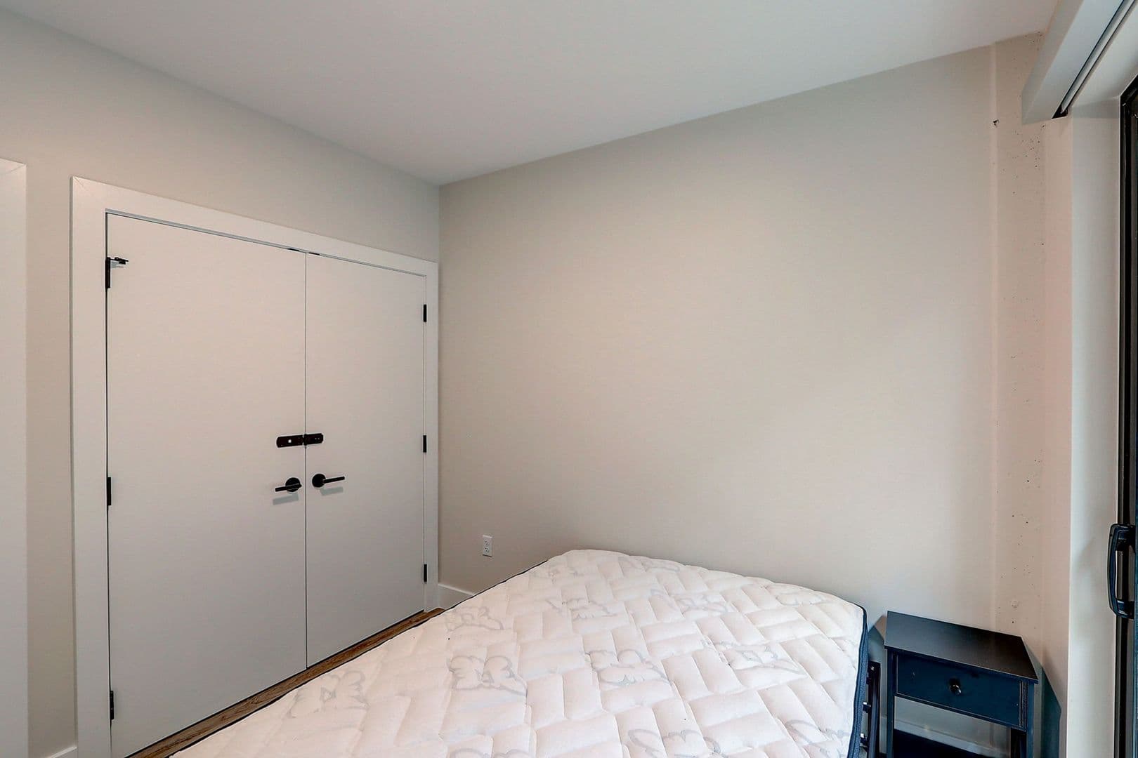 Washington Apartment: 225 Vine St NW