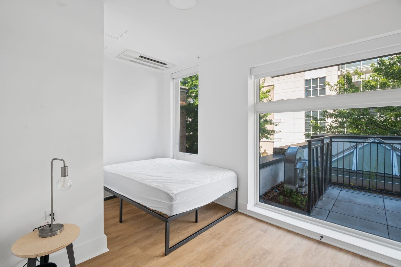 Washington Apartment: 1126 9th St NW