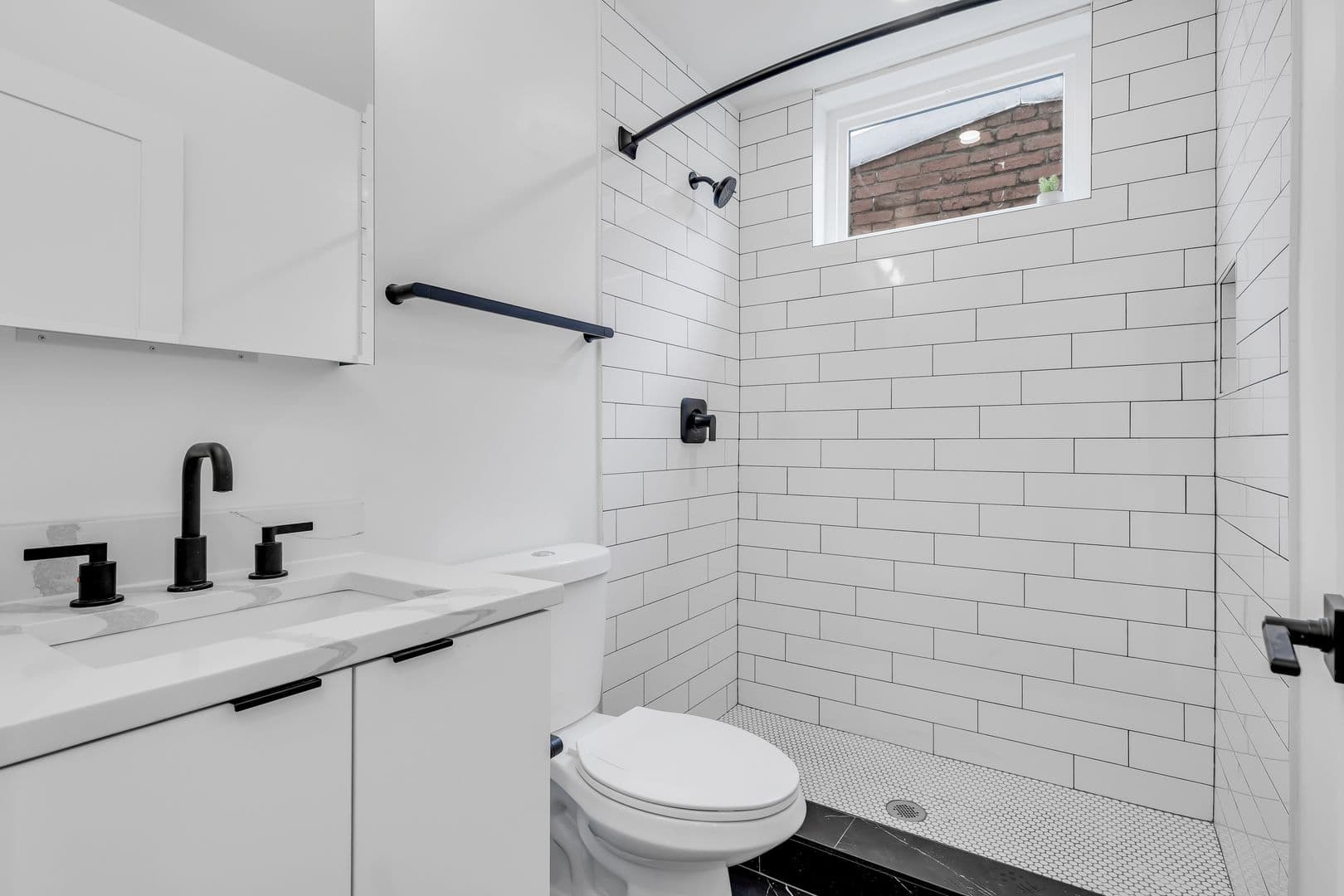 Washington Apartment: 331 15th St NE