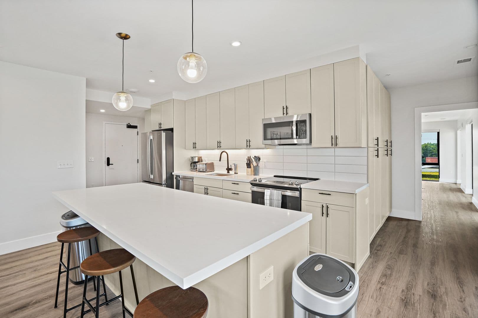 Washington Apartment: 225 Vine St NW