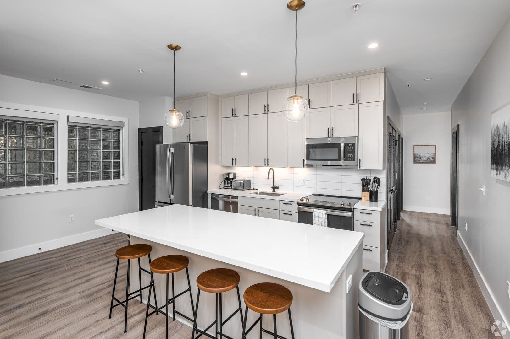 Washington Apartment: 225 Vine St NW