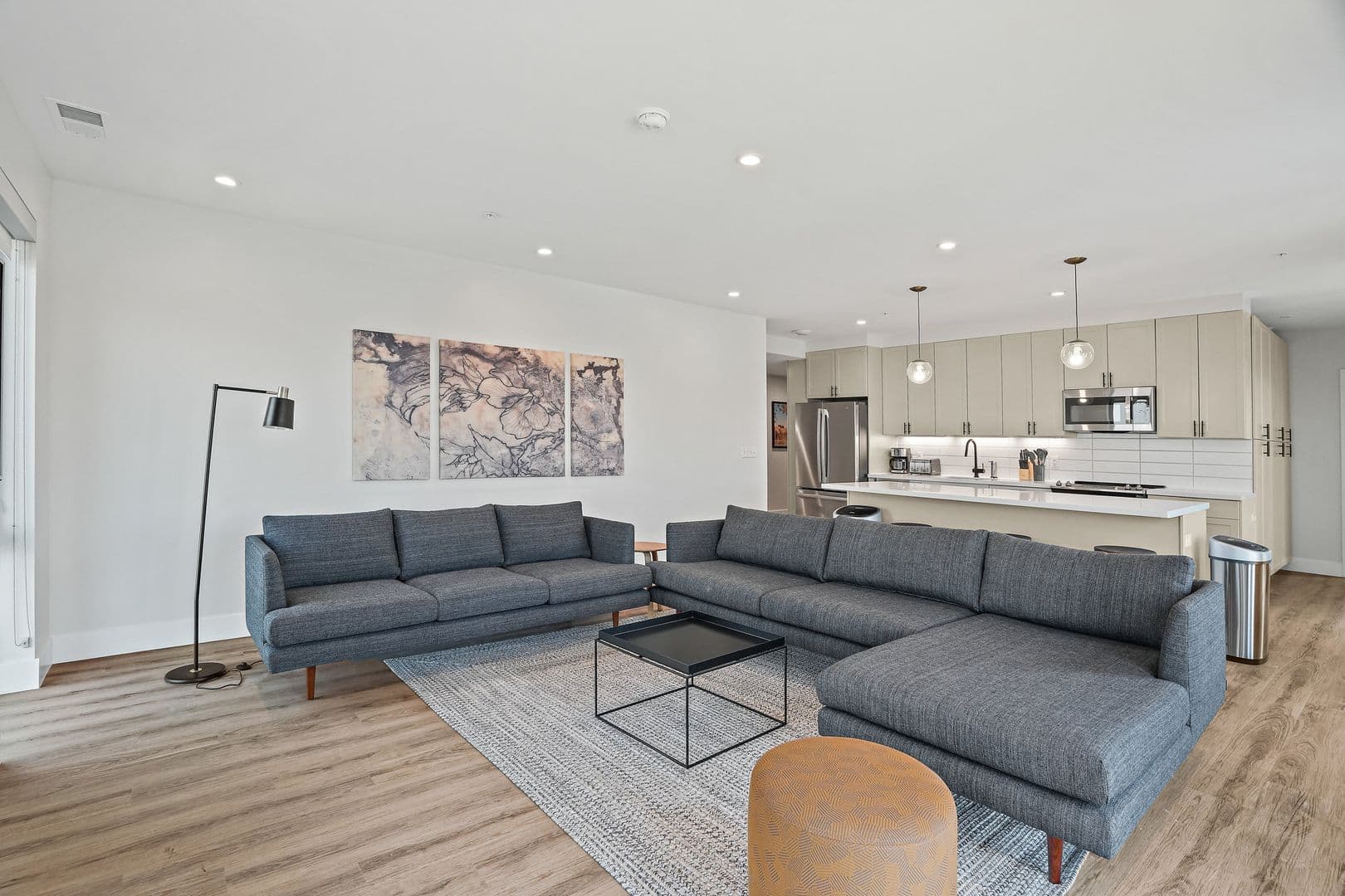 Washington Apartment: 225 Vine St NW