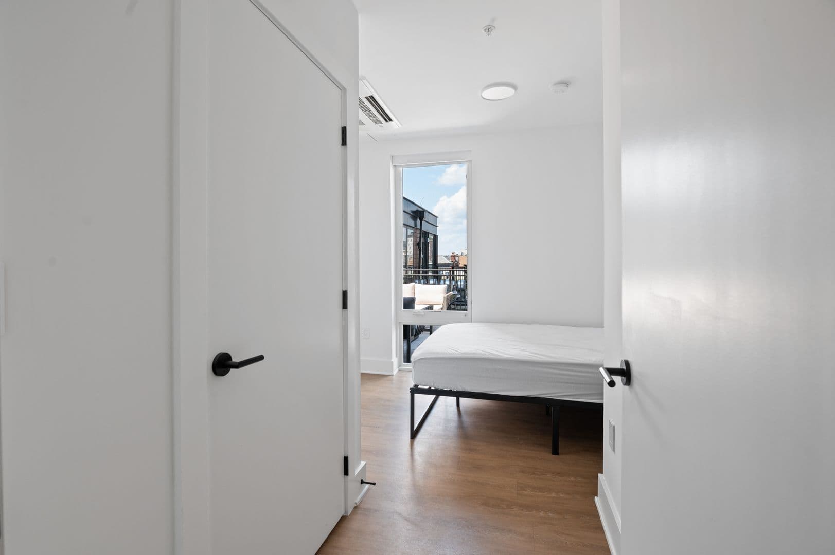 Washington Apartment: 1126 9th St NW