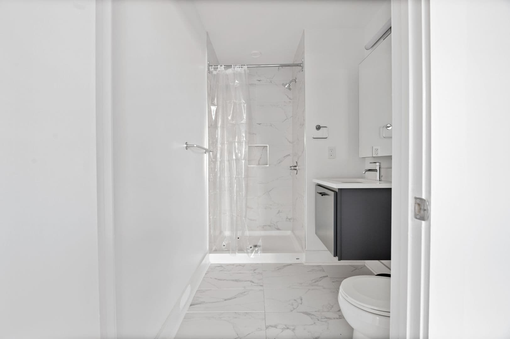 Washington Apartment: 1126 9th St NW
