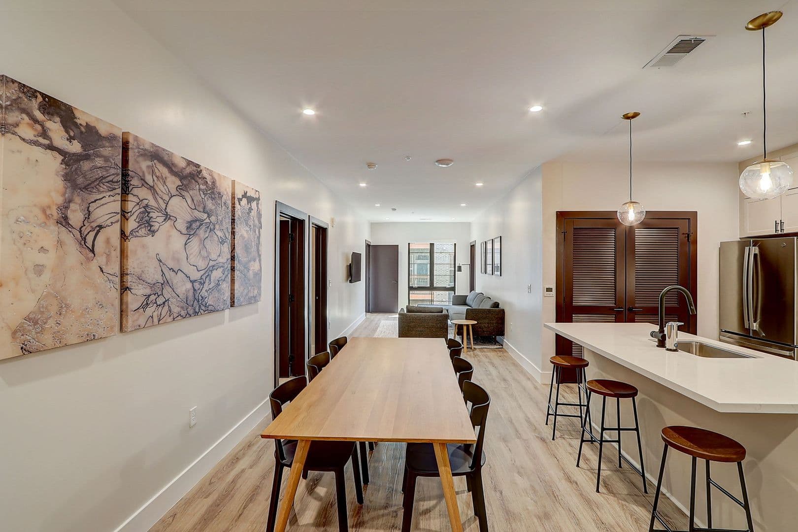 Washington Apartment: 225 Vine St NW