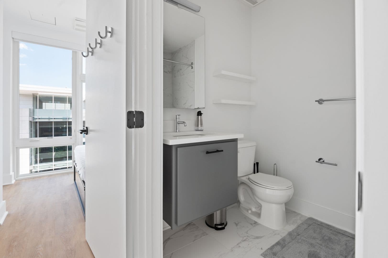 Washington Apartment: 1126 9th St NW