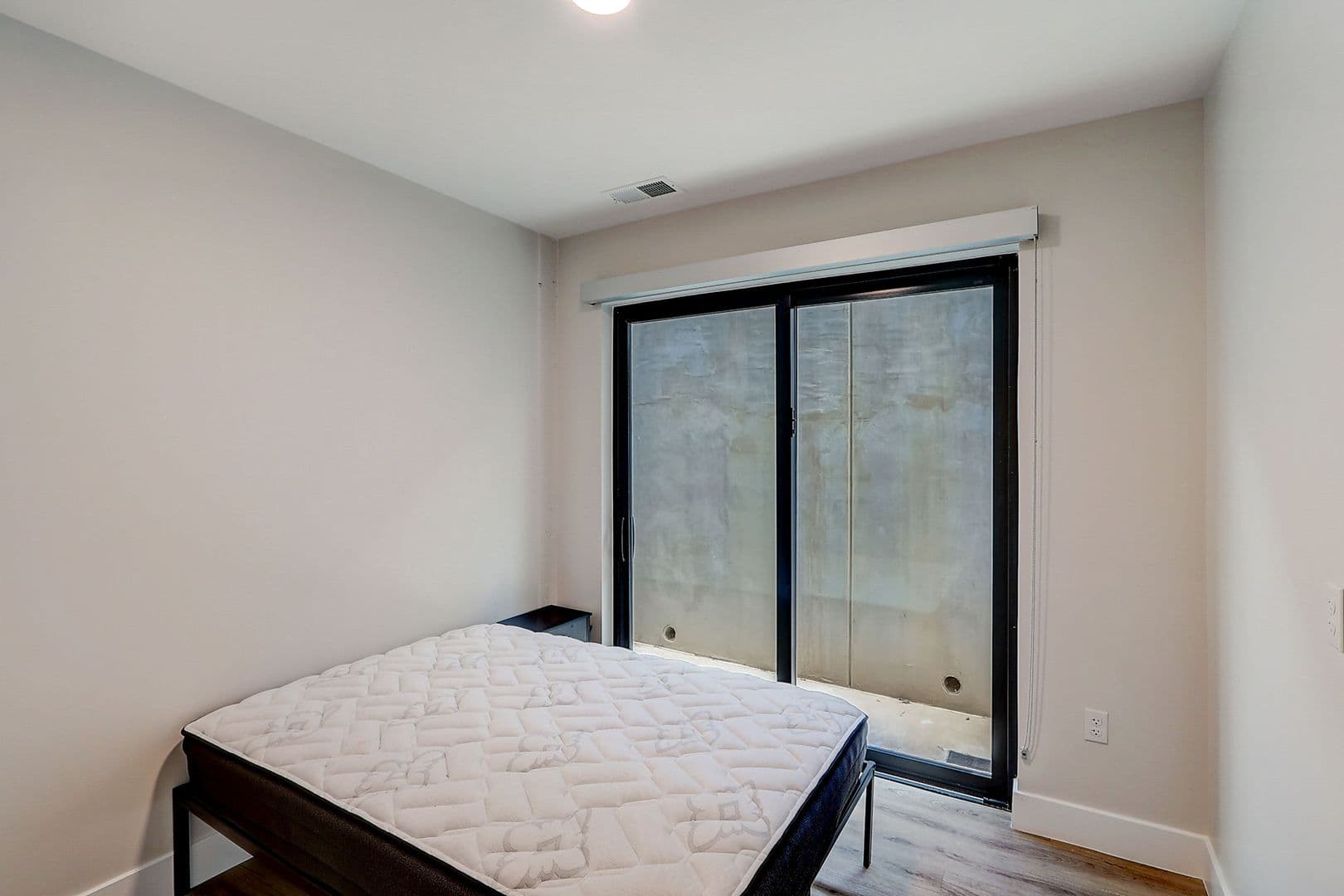 Washington Apartment: 225 Vine St NW