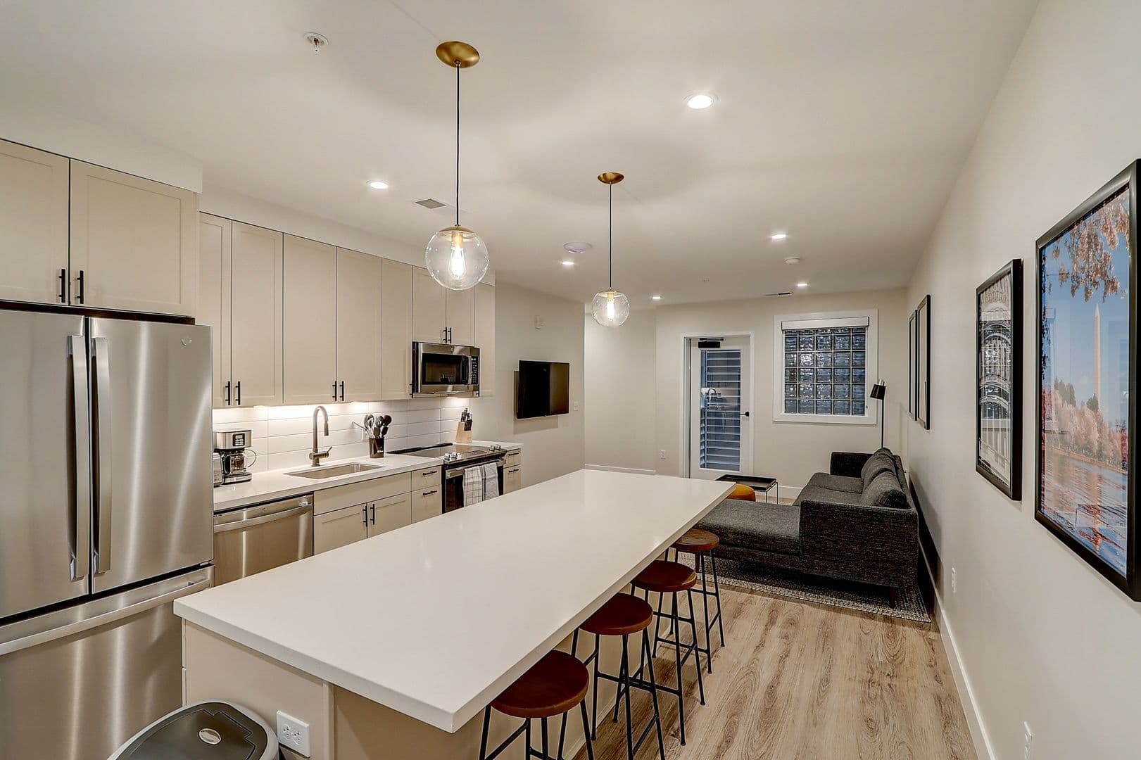 Washington Apartment: 225 Vine St NW