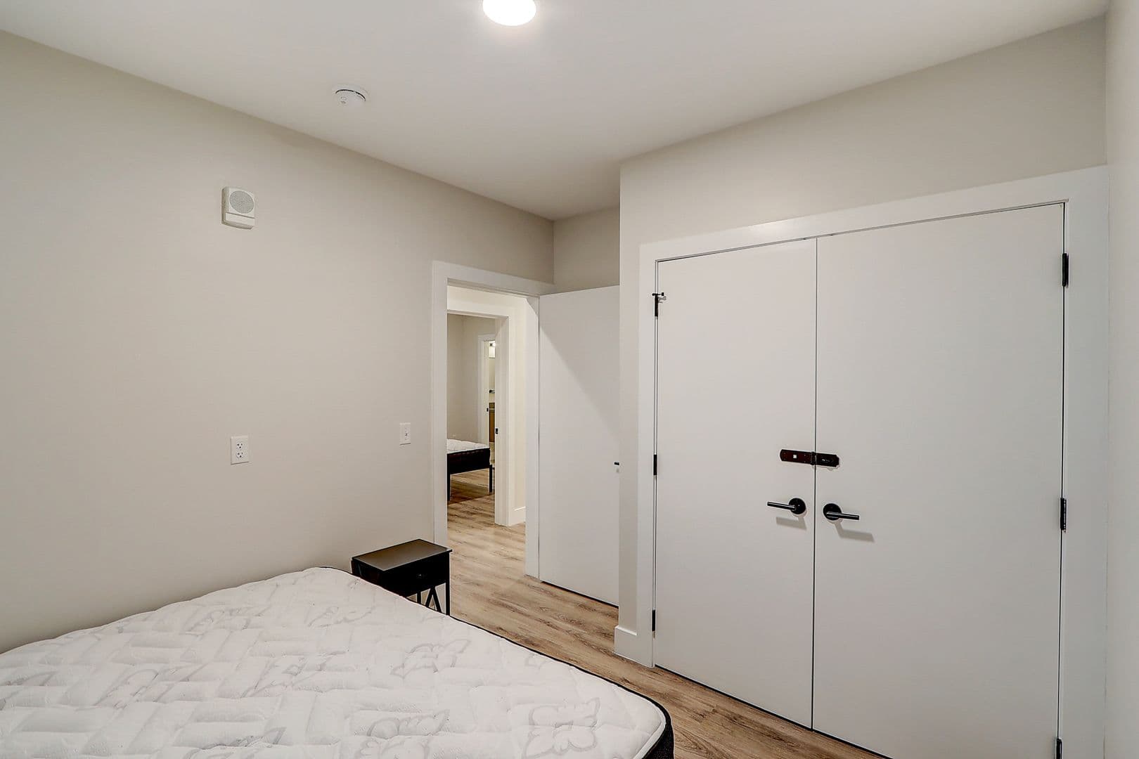 Washington Apartment: 225 Vine St NW