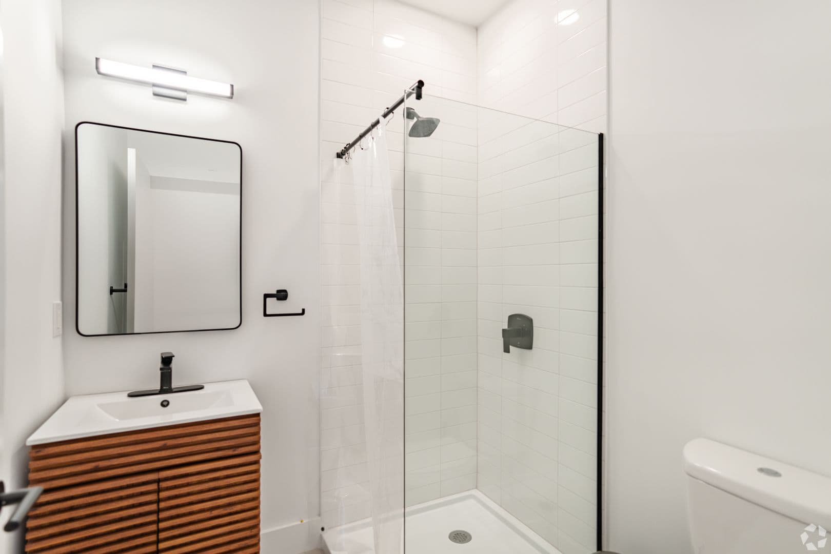 Washington Apartment: 1036 Newton St NE