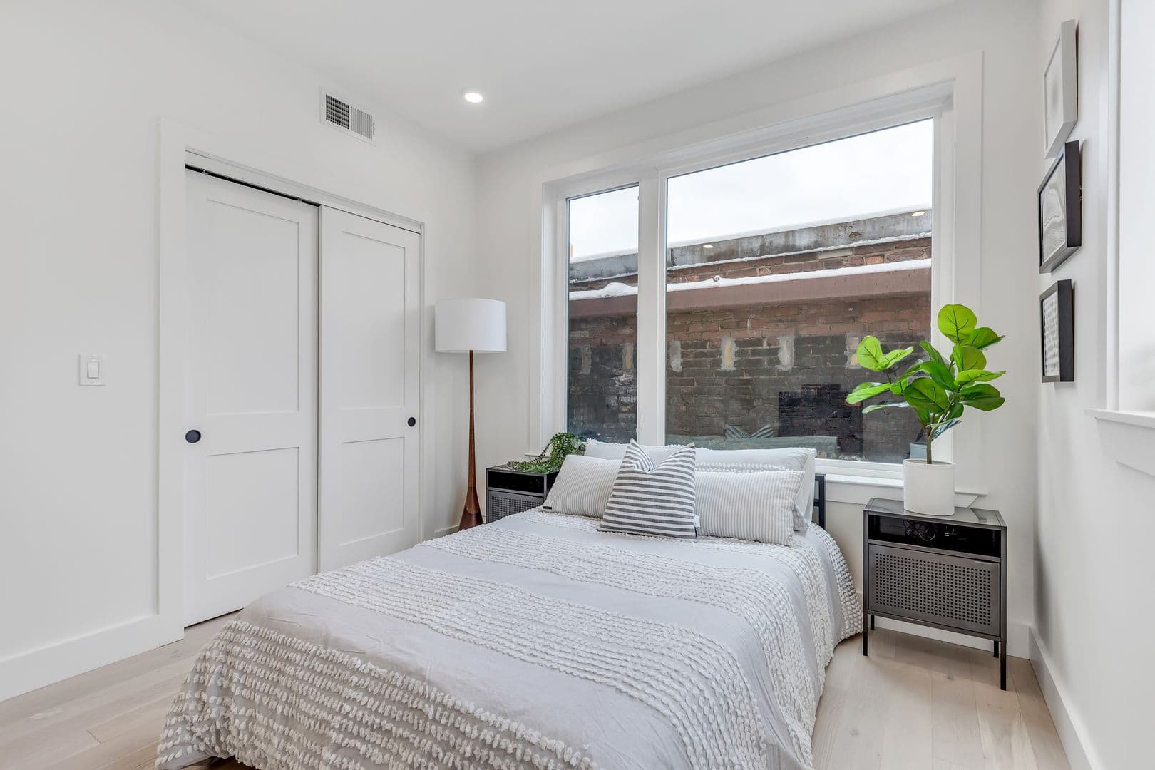 Washington Apartment: 331 15th St NE