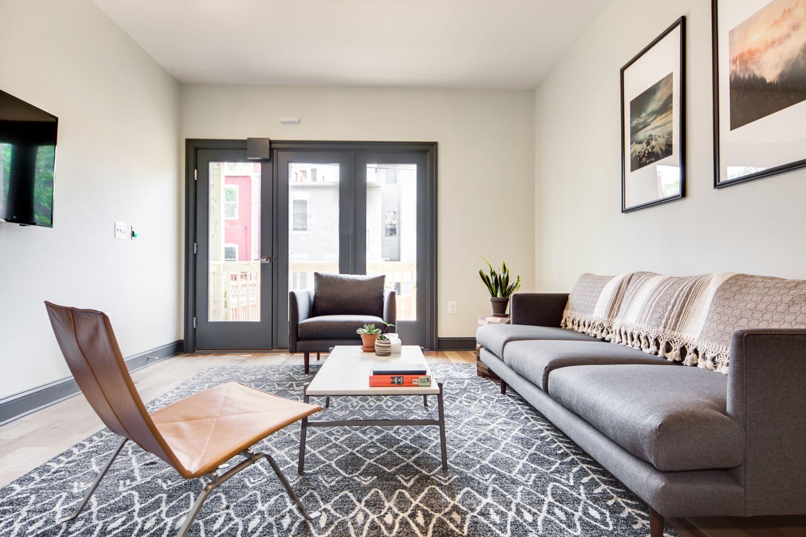Washington Apartment: 410-412 Richardson PL NW