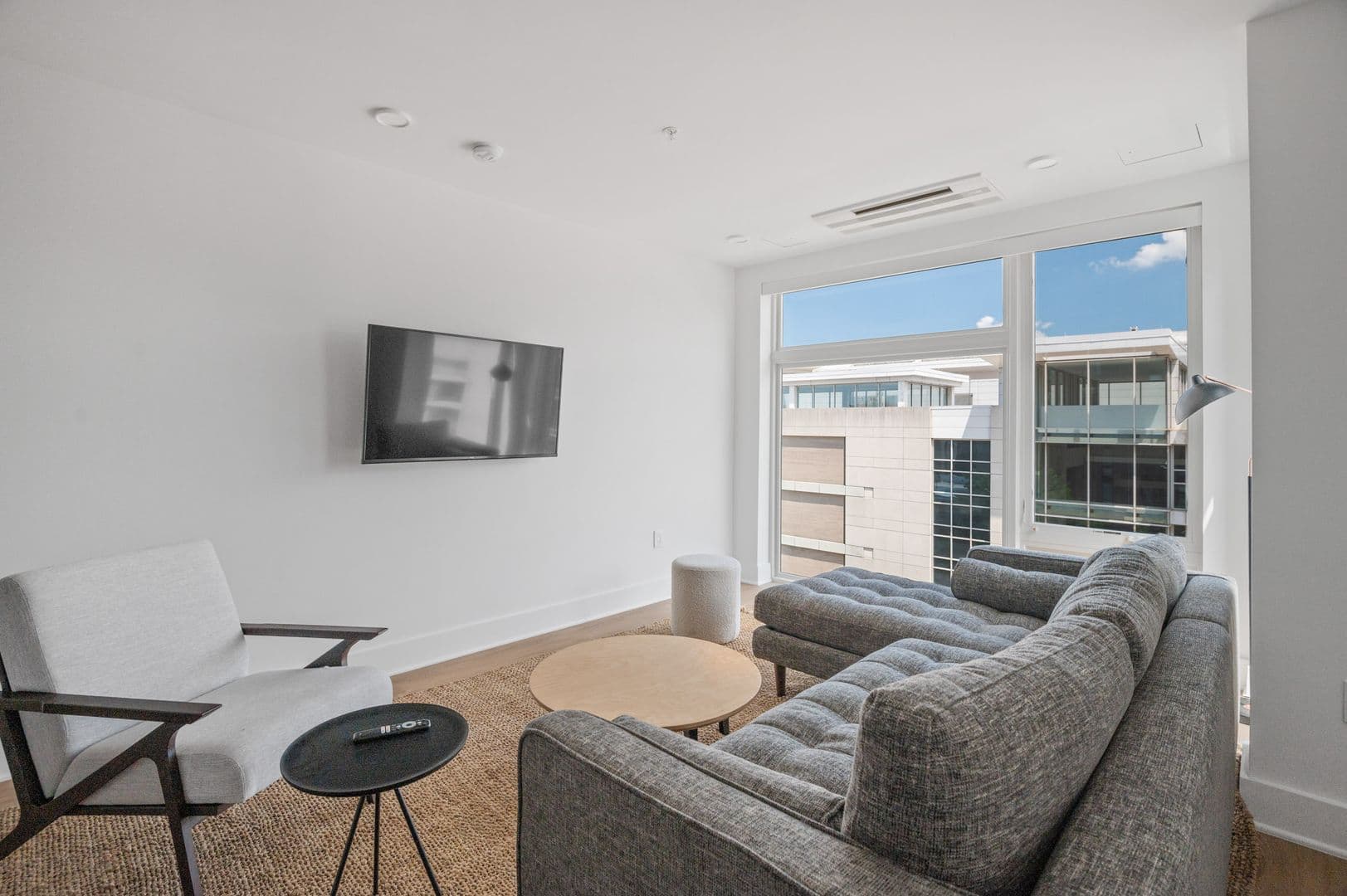 Washington Apartment: 1126 9th St NW