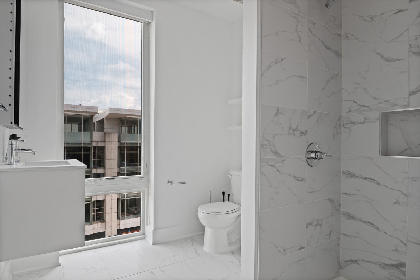 Washington Apartment: 1126 9th St NW