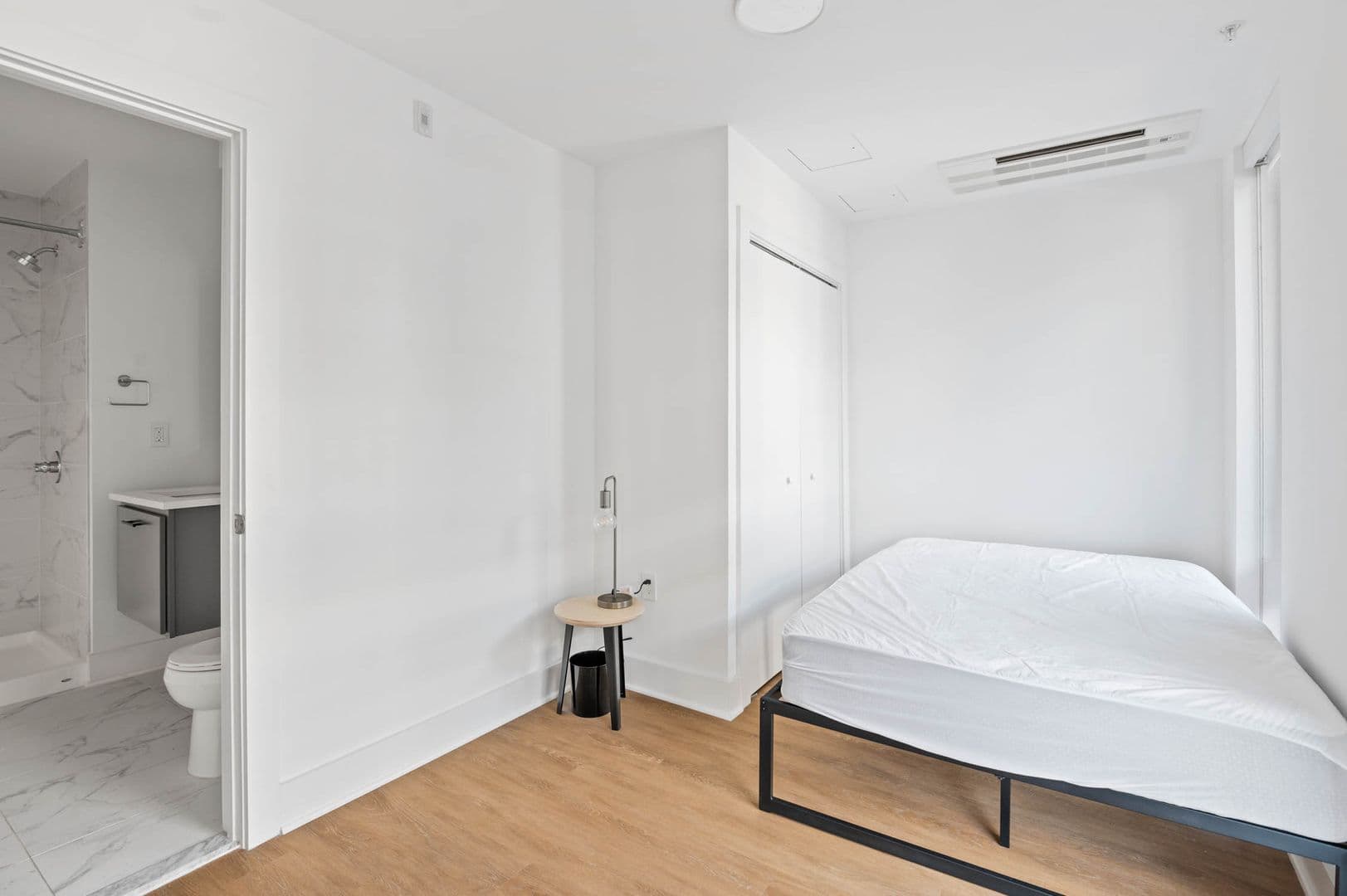Washington Apartment: 1126 9th St NW