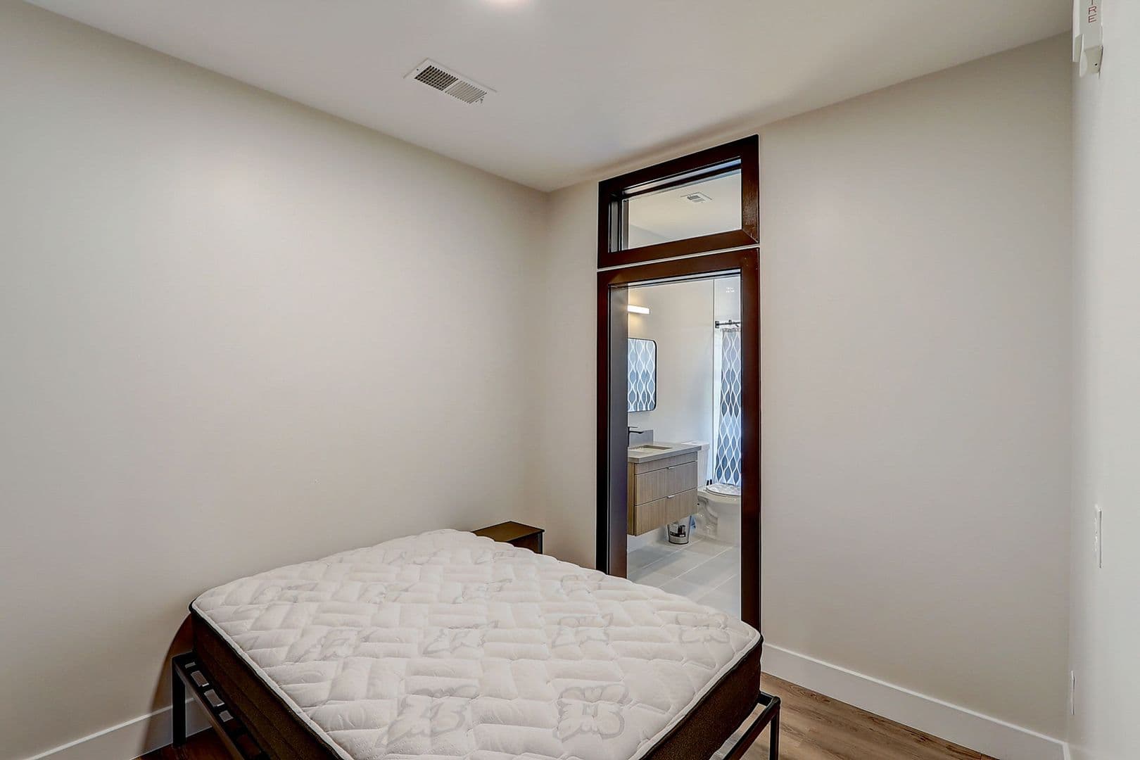 Washington Apartment: 225 Vine St NW