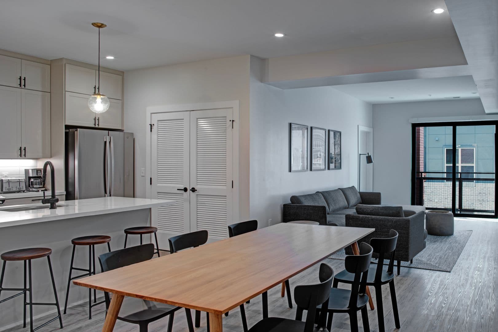 Washington Apartment: 225 Vine St NW