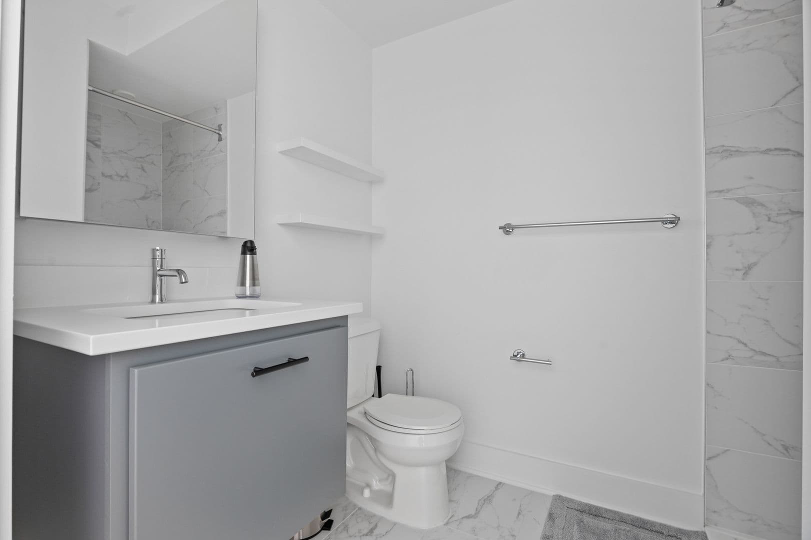 Washington Apartment: 1126 9th St NW