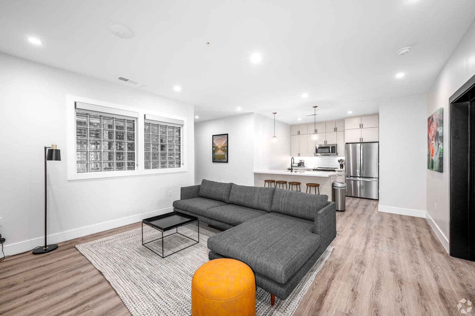 Washington Apartment: 225 Vine St NW