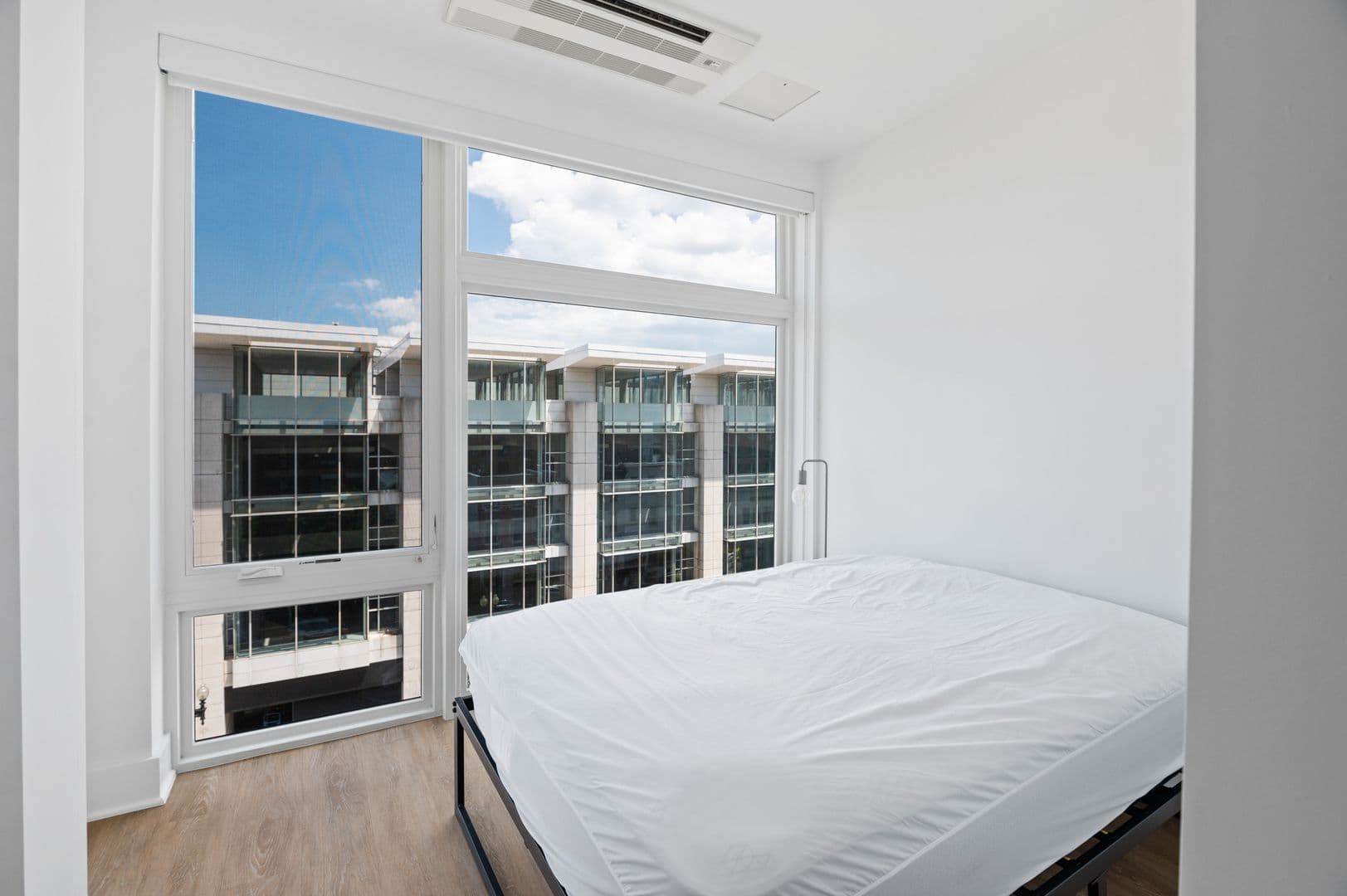 Washington Apartment: 1126 9th St NW