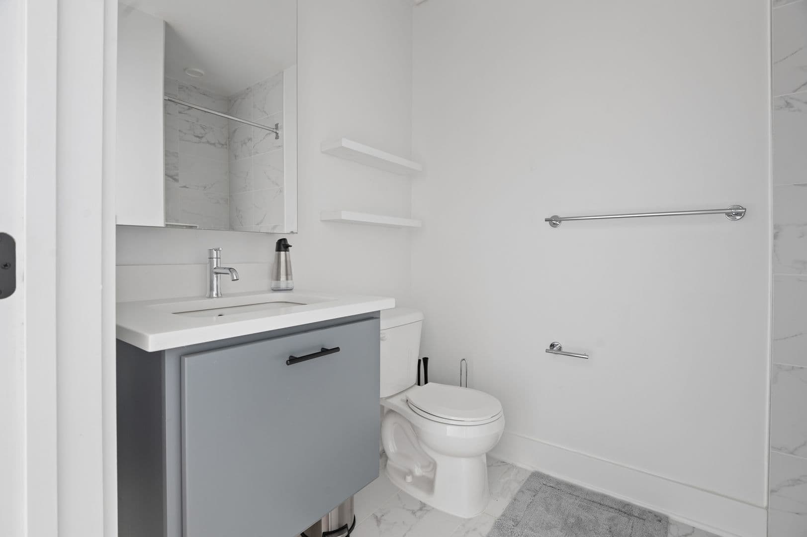 Washington Apartment: 1126 9th St NW