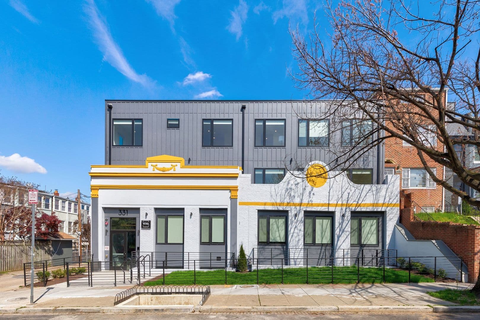 Washington Apartment: 331 15th St NE