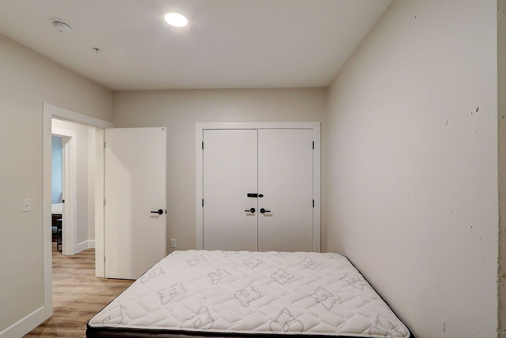 Washington Apartment: 225 Vine St NW
