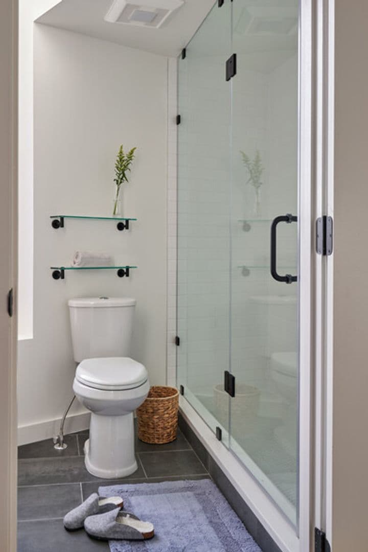 Washington Apartment: 3431 13th St NW
