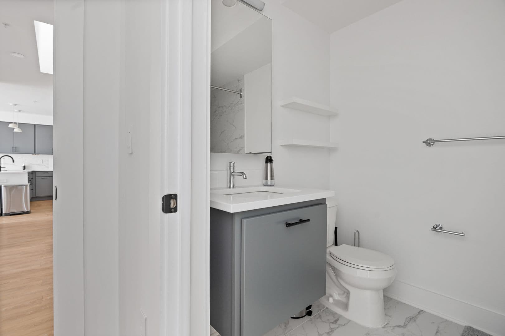 Washington Apartment: 1126 9th St NW