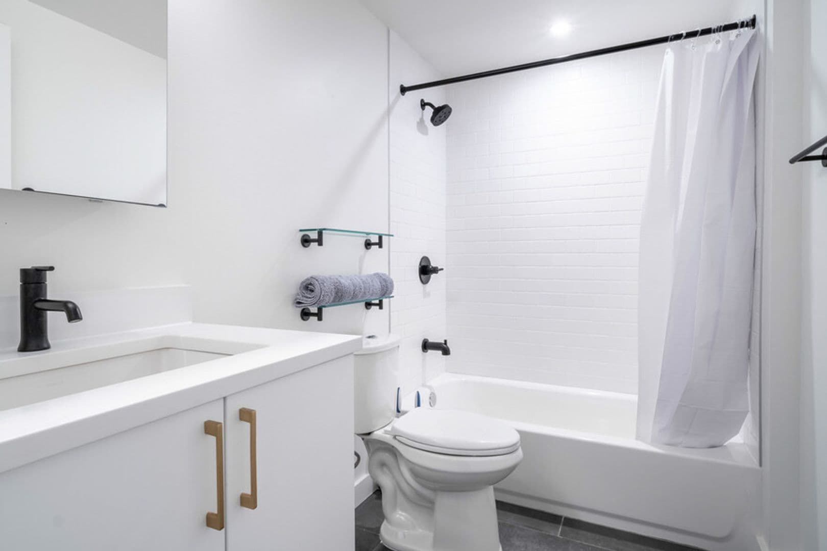 Washington Apartment: 3431 13th St NW