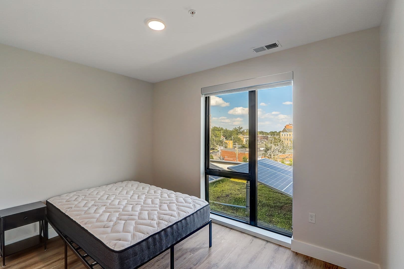 Washington Apartment: 225 Vine St NW