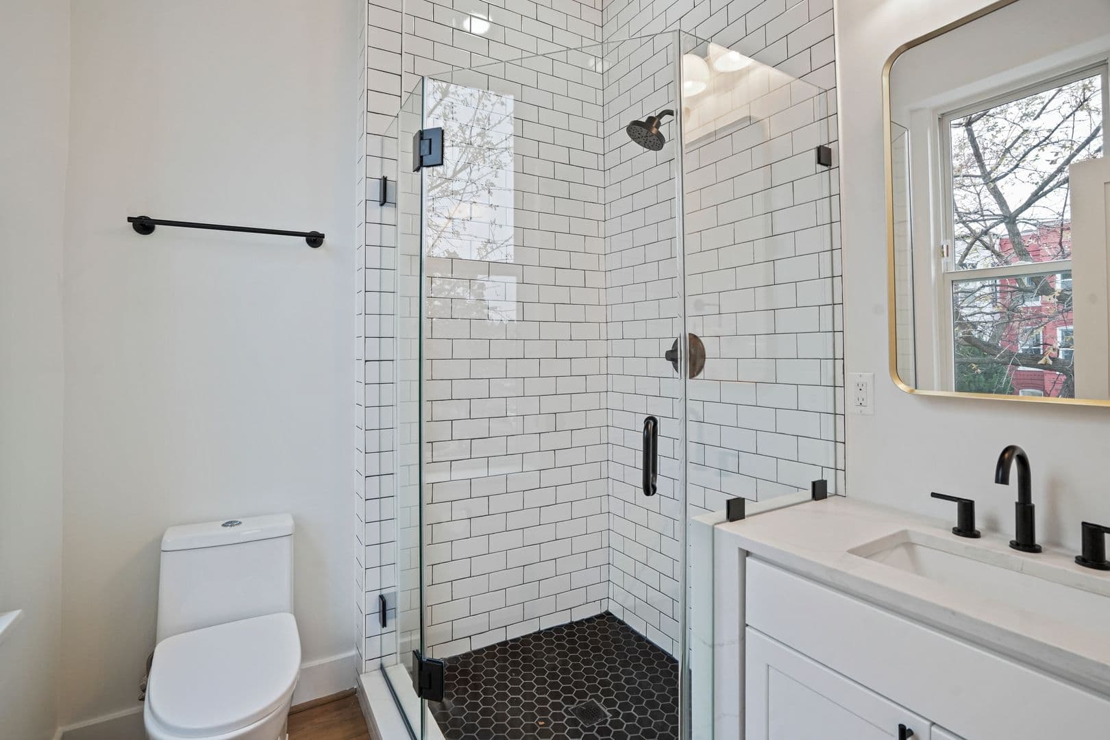 Washington Apartment: 235 F St NE