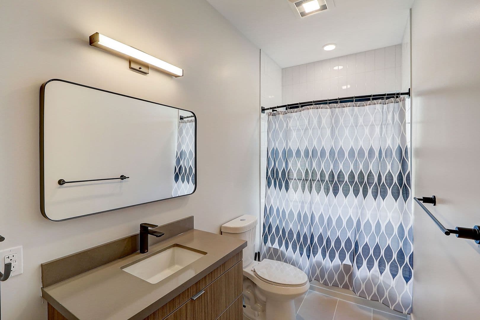 Washington Apartment: 225 Vine St NW