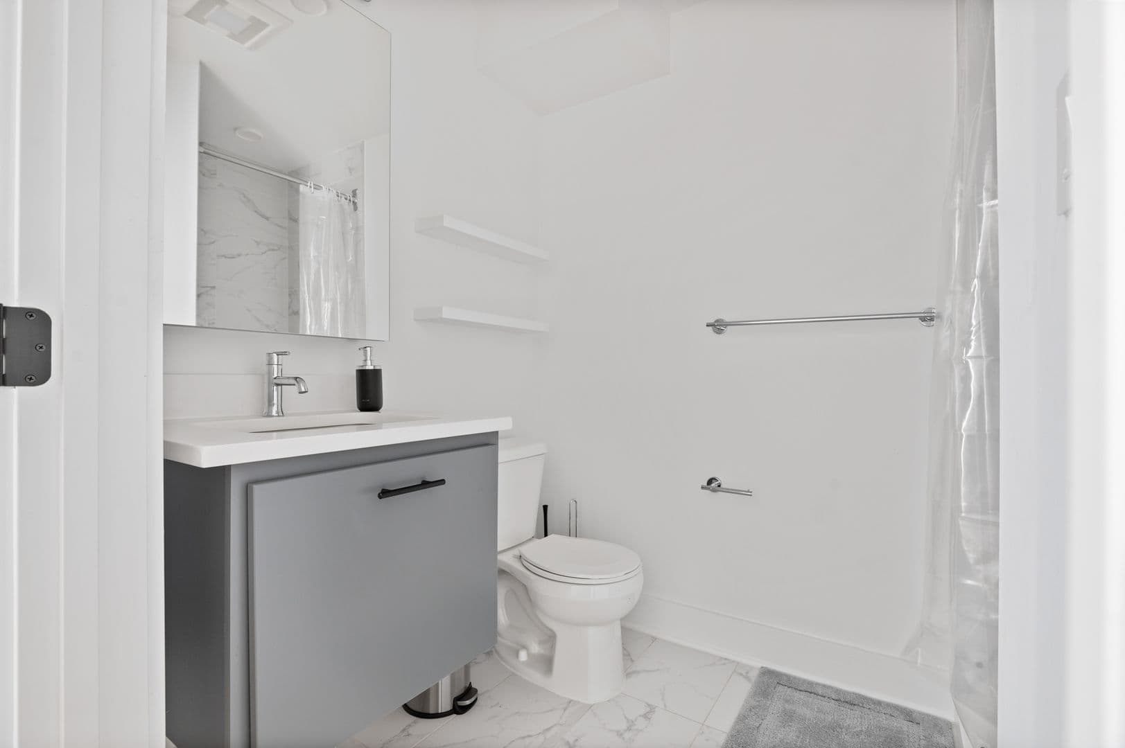 Washington Apartment: 1126 9th St NW
