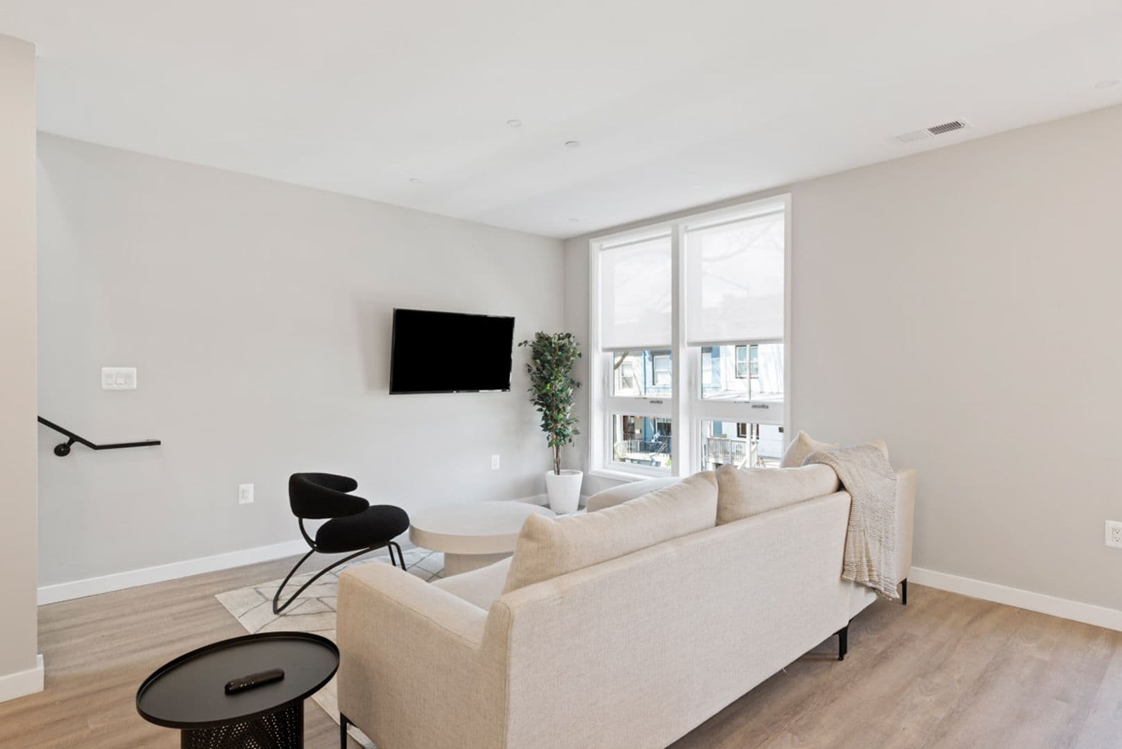 Washington Apartment: 910-912 Euclid ST NW