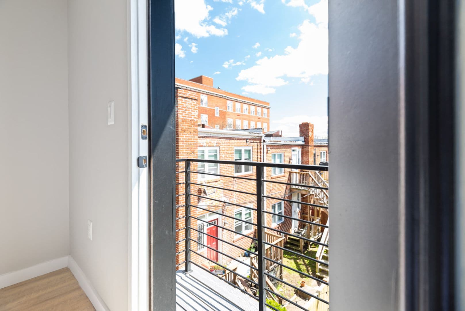 Washington Apartment: 910-912 Euclid ST NW