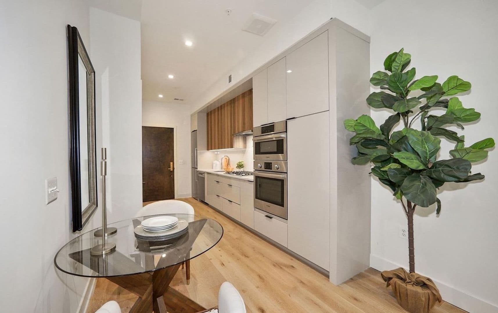 Washington Condo: 801 N St NW