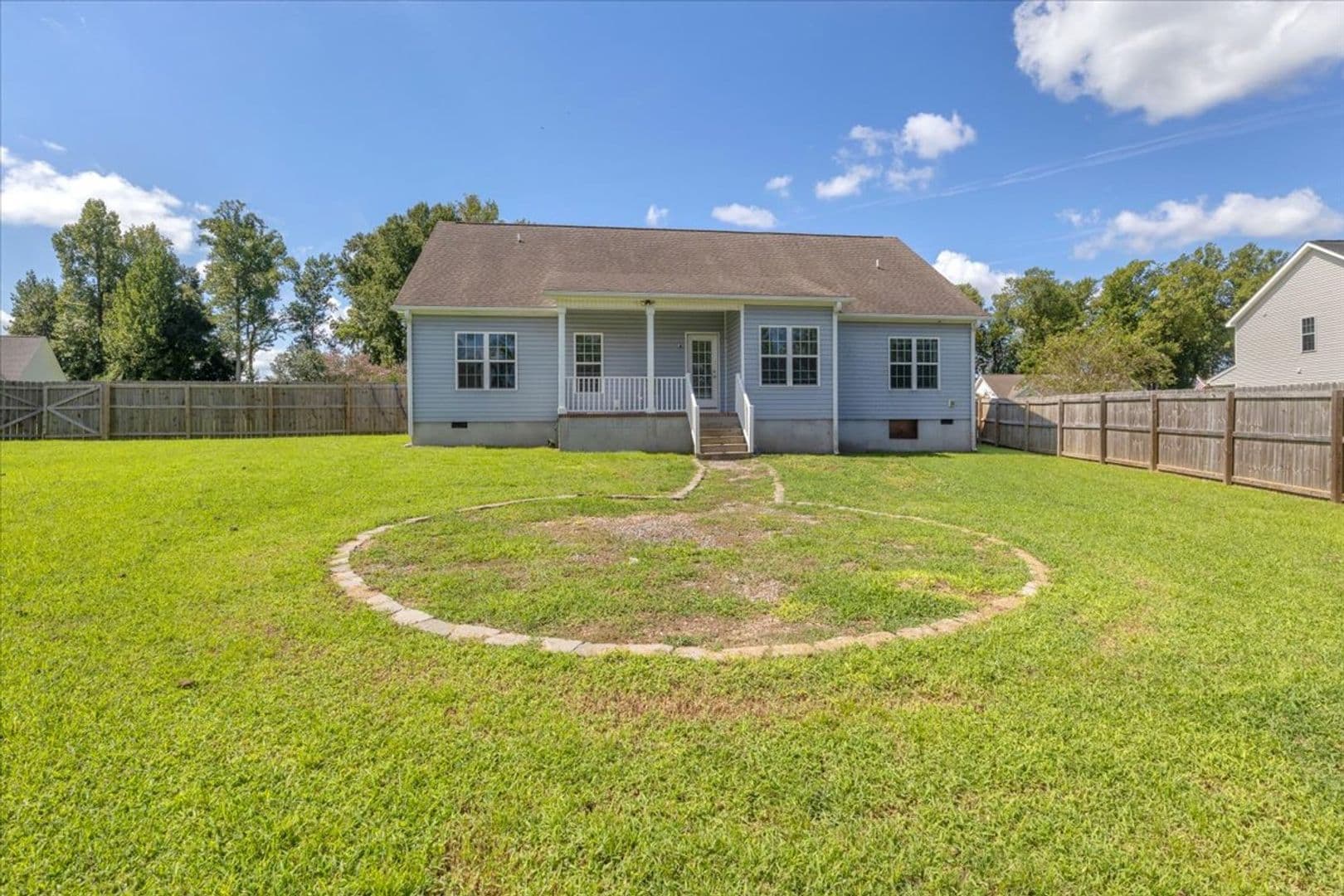 Jacksonville House: 164 Backfield Place