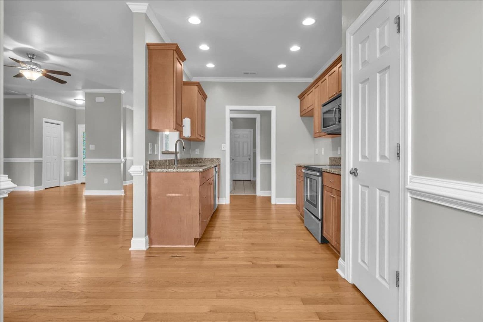 Jacksonville House: 164 Backfield Place